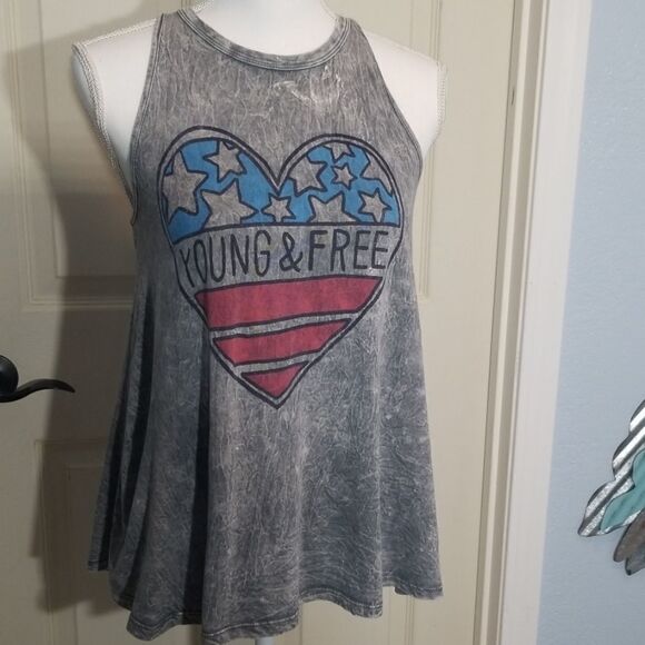 💸3/12$-  American Age, High Neck Racer Back Graphic Tank “Young & Free” - Picture 2 of 6